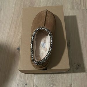 NWT Ugg Tasman slipper. Size 9